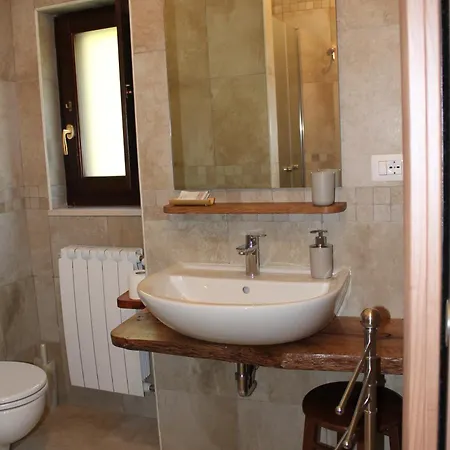 Cantoniera D'umbra Farm stay